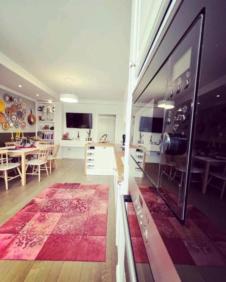 Cozy & Stylish Apartment Tirana Exterior photo