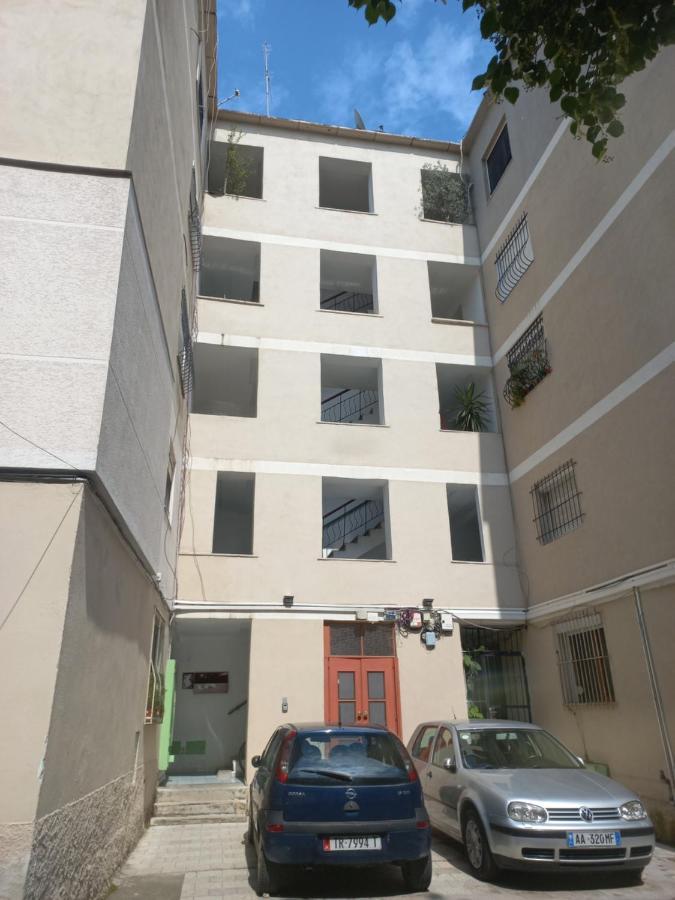 Cozy & Stylish Apartment Tirana Exterior photo